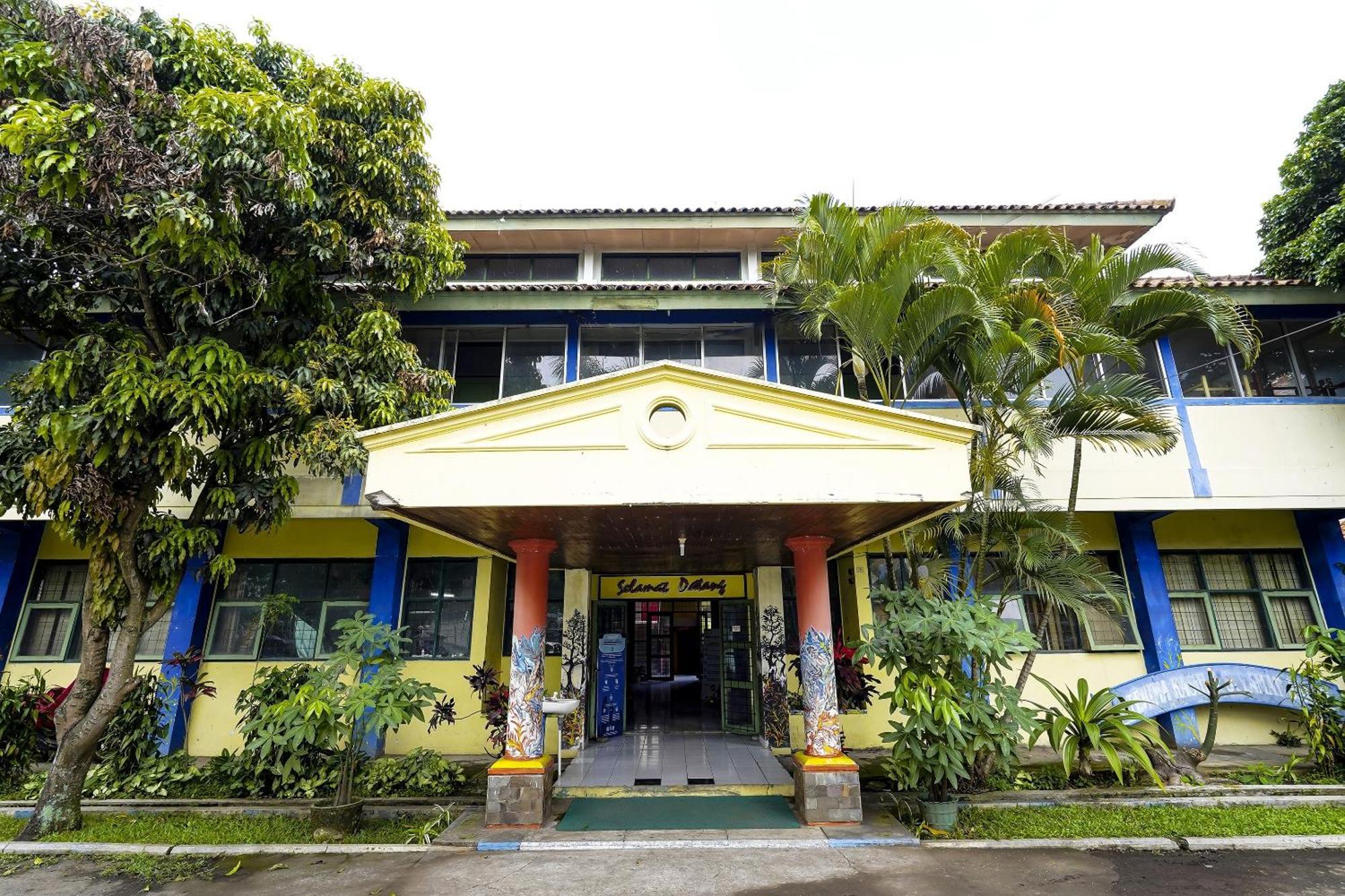 Spot On 91064 Wisma Lec Syariah 가룻 외부 사진