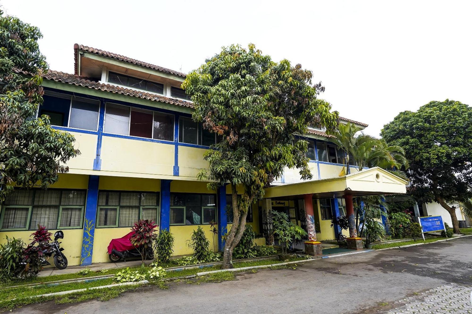 Spot On 91064 Wisma Lec Syariah 가룻 외부 사진